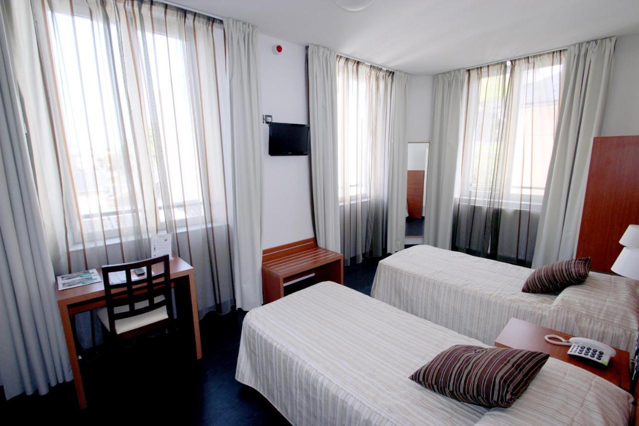 Hotel Florence Lourdes Oda fotoğraf