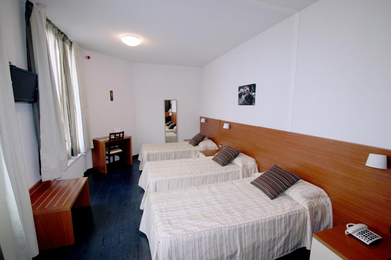 Hotel Florence Lourdes Oda fotoğraf